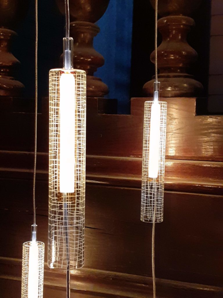 Lustre sur-mesure en verre gravé - pièce unique